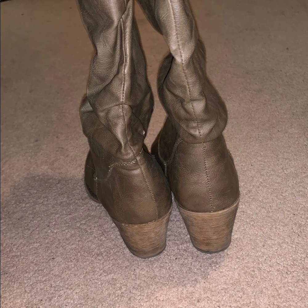 Boots - Picture 3 of 4